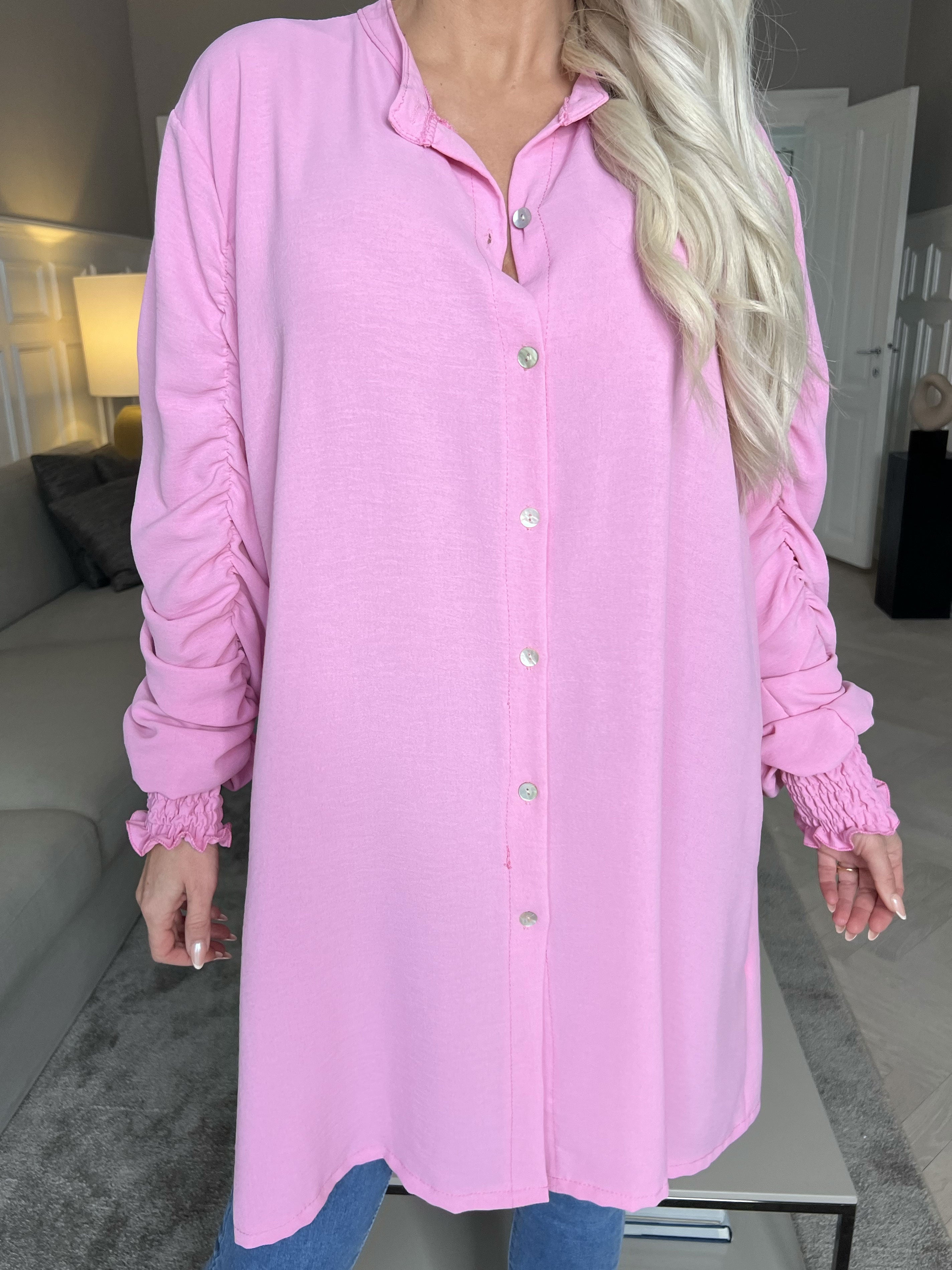 Athena - Lang skjorte med rynk på ærmerne